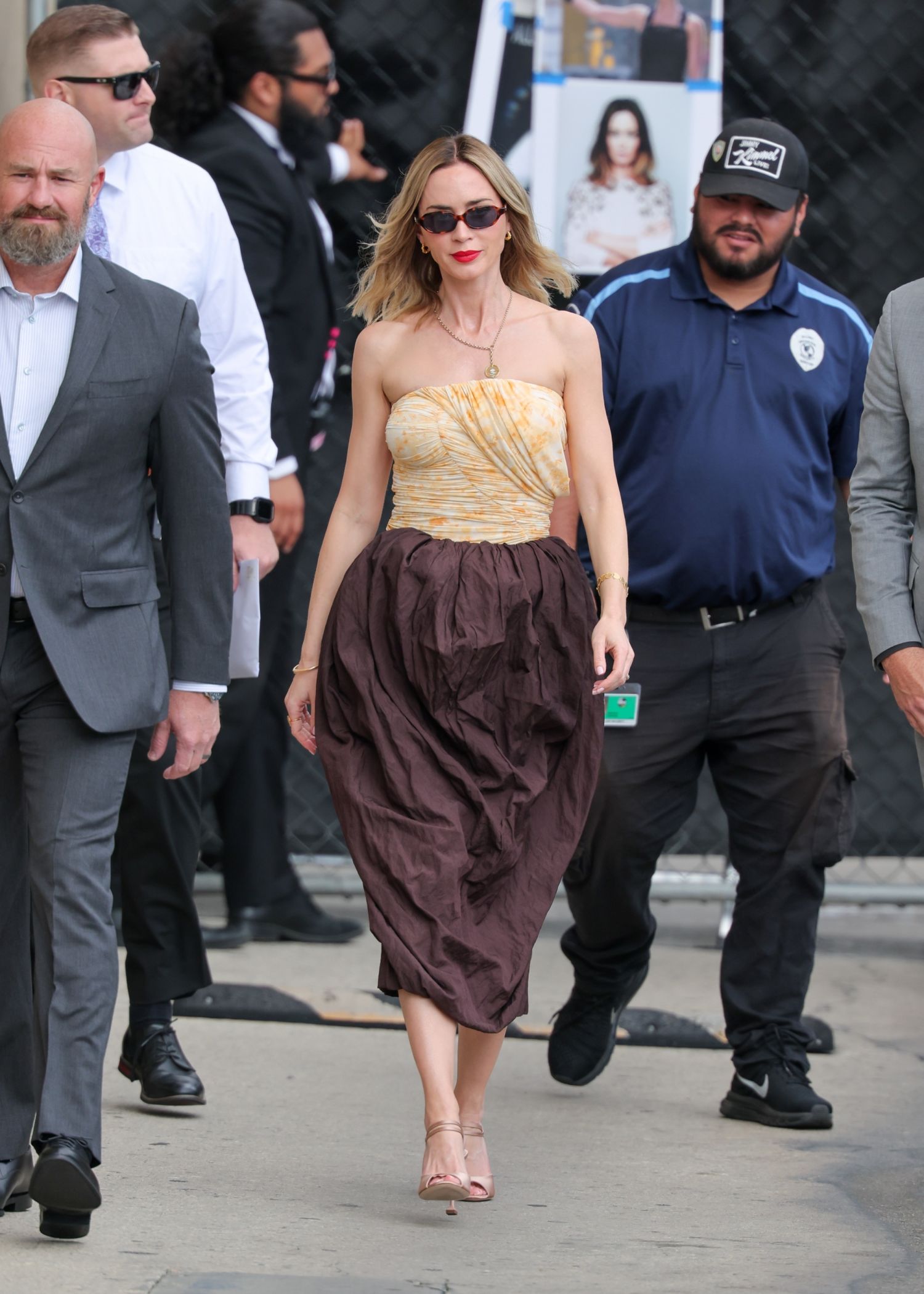 Emily_Blunt_arrives_at__Jimmy_Kimmel_Live21__-_May_265.jpg