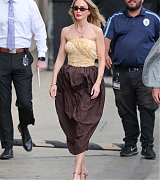 Emily_Blunt_arrives_at__Jimmy_Kimmel_Live21__-_May_261.jpg