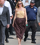 Emily_Blunt_arrives_at__Jimmy_Kimmel_Live21__-_May_265.jpg