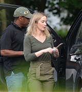 Emily_Blunt_-_Headed_to_a_restaurant_in_Upstate_New_York__June_52C_2019-04.jpg