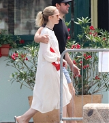 Emily_Blunt_-_In_Tuscany2C_Italy_on_June_7-05.jpg
