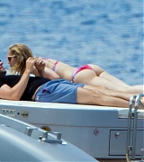 Emily_Blunt_-_In_a_yacht_in_Tuscany2C_Italy_on_June_7-02.jpg