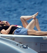 Emily_Blunt_-_In_a_yacht_in_Tuscany2C_Italy_on_June_7-08.jpg