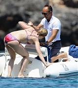 Emily_Blunt_-_In_a_yacht_in_Tuscany2C_Italy_on_June_7-10.jpg