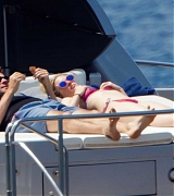 Emily_Blunt_-_In_a_yacht_in_Tuscany2C_Italy_on_June_7-11.jpg