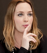 Emily_Blunt_-_The_Adjustment_Bureau_Press_Conference_in_New_York__on_February_12-05.jpg