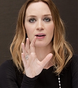 Emily_Blunt_-_The_Adjustment_Bureau_Press_Conference_in_New_York__on_February_12-08.jpg
