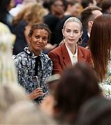 Emily_Blunt_-_Tory_Burch_NYFW_SS20_at_the_Brooklyn_Museum_on_September_082C_2019_in_Brooklyn_City-11.jpg