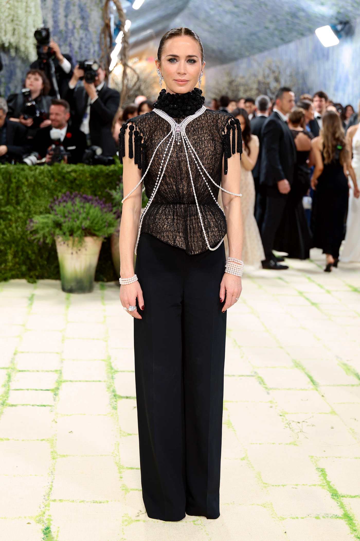 Emily_Blunt_-_2026_Met_Gala_Celebrating_Costume_Art_at_the_Metropolitan_Museum_of_Art__May_42C_2026_00002.jpg