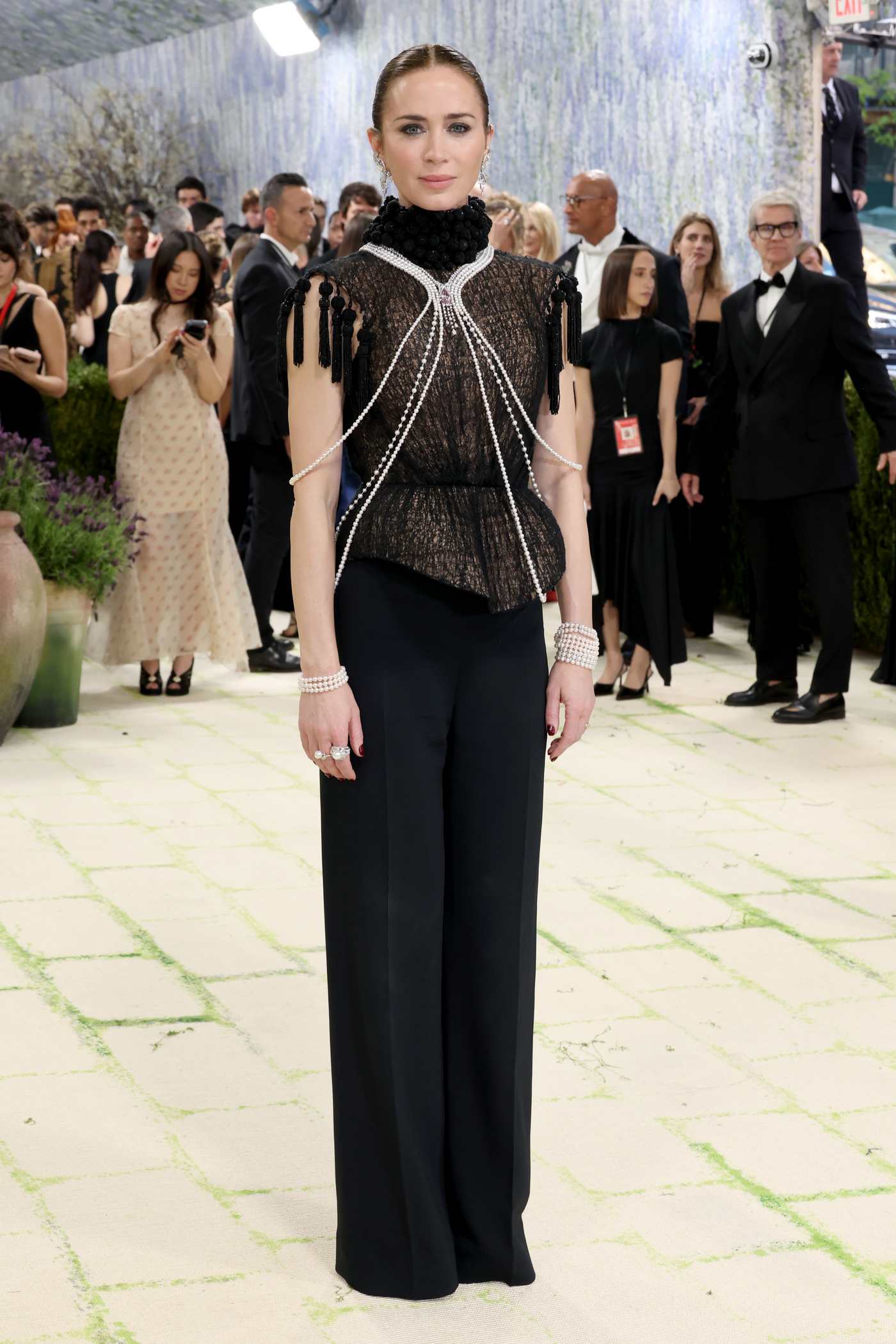 Emily_Blunt_-_2026_Met_Gala_Celebrating_Costume_Art_at_the_Metropolitan_Museum_of_Art__May_42C_2026_00003.jpg