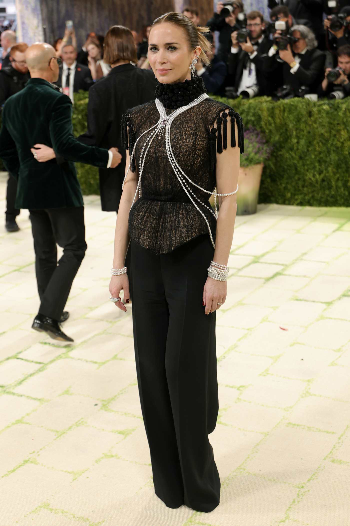 Emily_Blunt_-_2026_Met_Gala_Celebrating_Costume_Art_at_the_Metropolitan_Museum_of_Art__May_42C_2026_00004.jpg