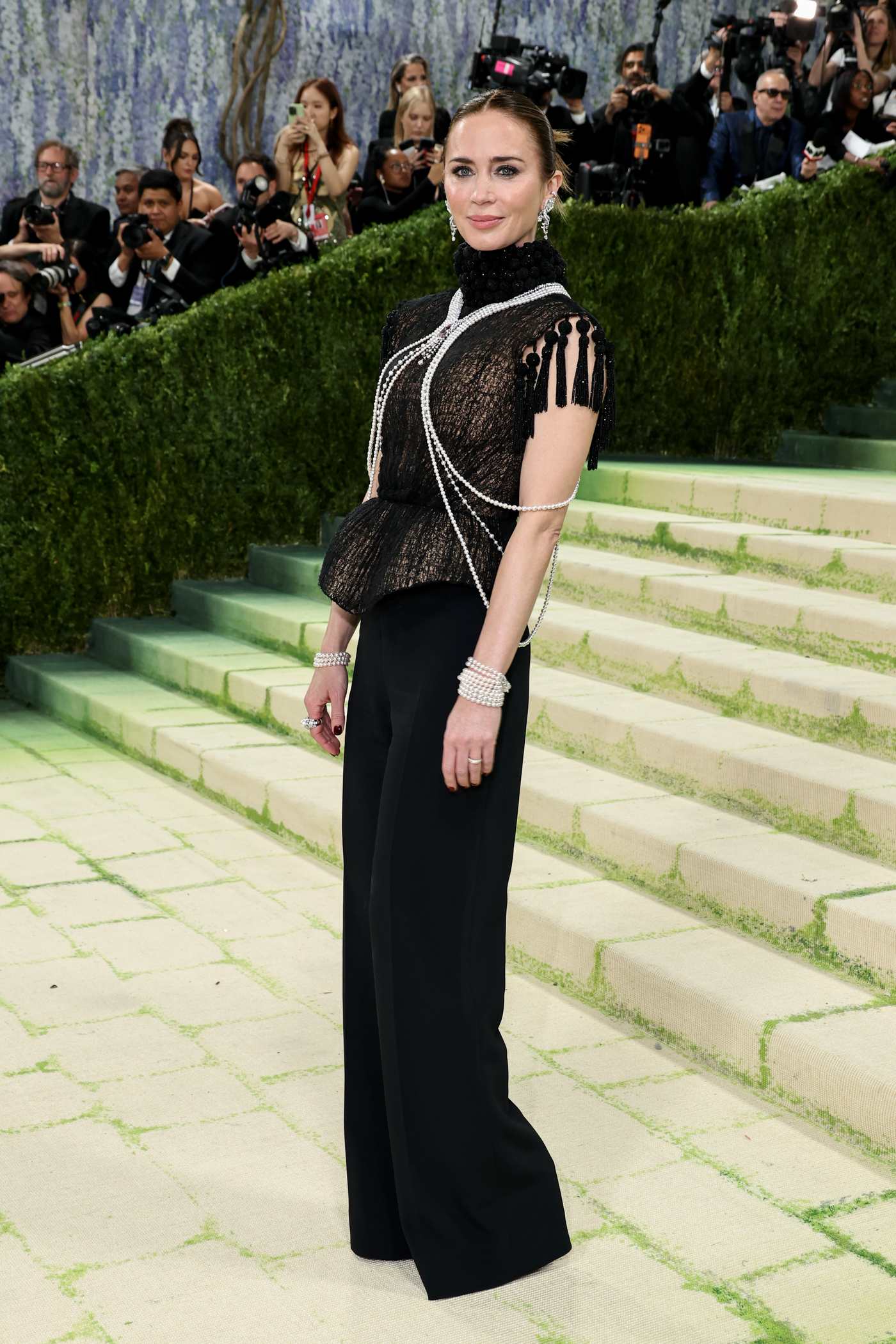 Emily_Blunt_-_2026_Met_Gala_Celebrating_Costume_Art_at_the_Metropolitan_Museum_of_Art__May_42C_2026_00005.jpg