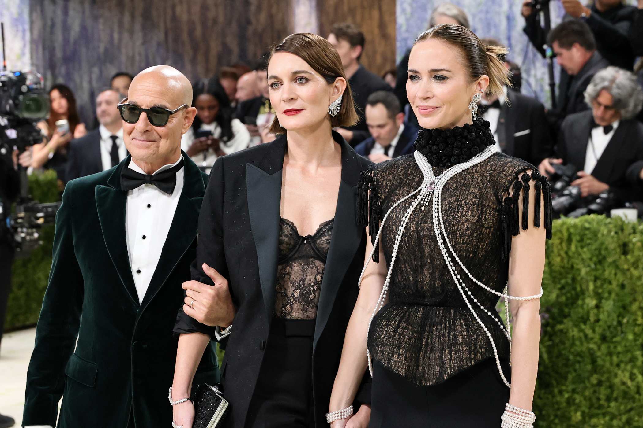 Emily_Blunt_-_2026_Met_Gala_Celebrating_Costume_Art_at_the_Metropolitan_Museum_of_Art__May_42C_2026_00013.jpg