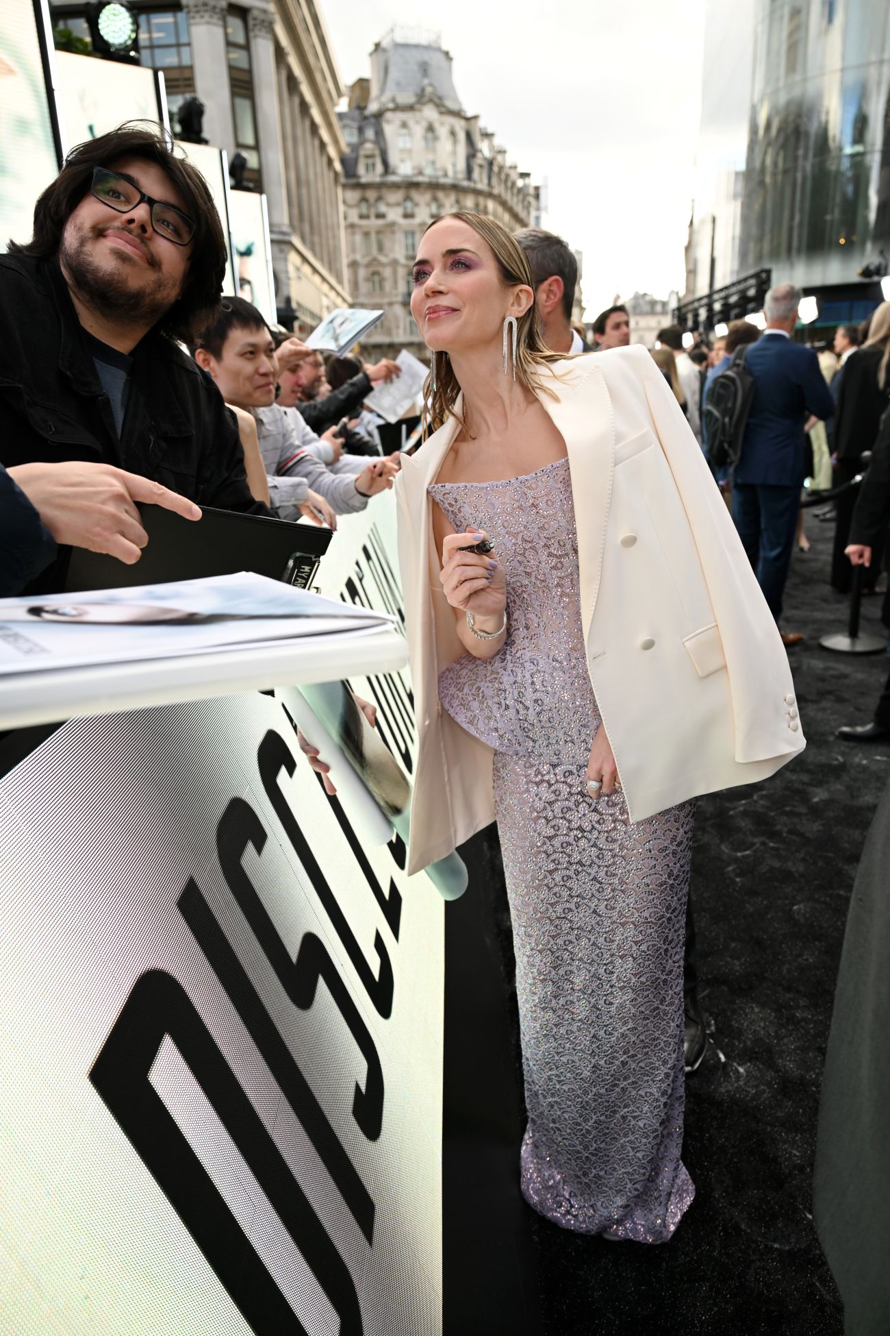 Emily_Blunt_-_2522Disclosure_Day2522_UK_Premiere_-_June_400029.jpg