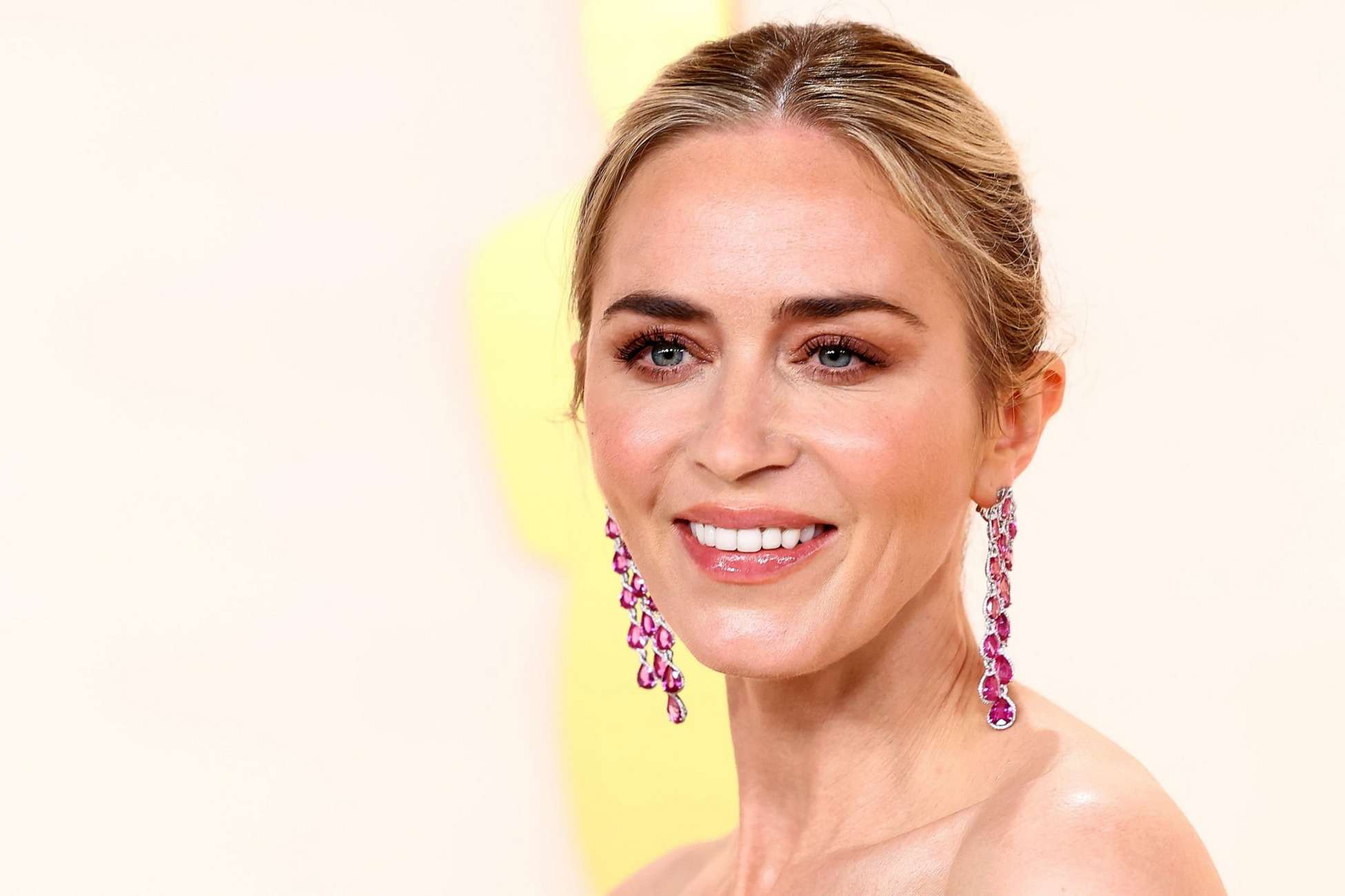 Emily_Blunt_-_95th_Annual_Academy_Awards_at_Dolby_Theatre_in_Los_Angeles_-_March_122C_202313.jpg