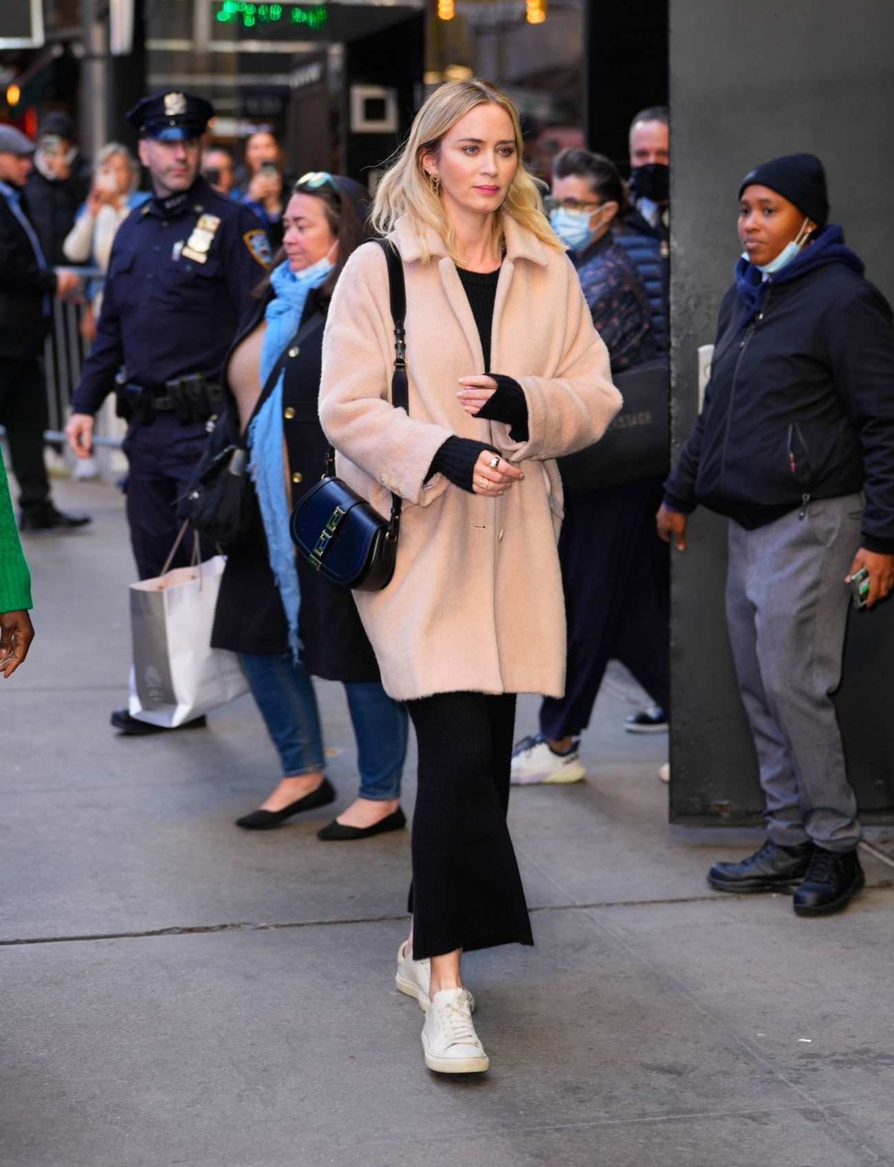 Emily_Blunt_departs_Good_Morning_America_on_November_10_2022_in_New_York_City13.jpg