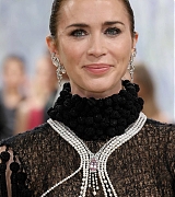 Emily_Blunt_-_2026_Met_Gala_Celebrating_Costume_Art_at_the_Metropolitan_Museum_of_Art__May_42C_2026_00011.jpg