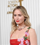 Emily_Blunt_-_29th_Annual_Screen_Actors_Guild_Awards_in_Los_Angeles2C_February_262C_202310.jpg