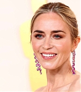 Emily_Blunt_-_95th_Annual_Academy_Awards_at_Dolby_Theatre_in_Los_Angeles_-_March_122C_202313.jpg