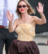 Emily_Blunt_arrives_at__Jimmy_Kimmel_Live21__-_May_262.jpg