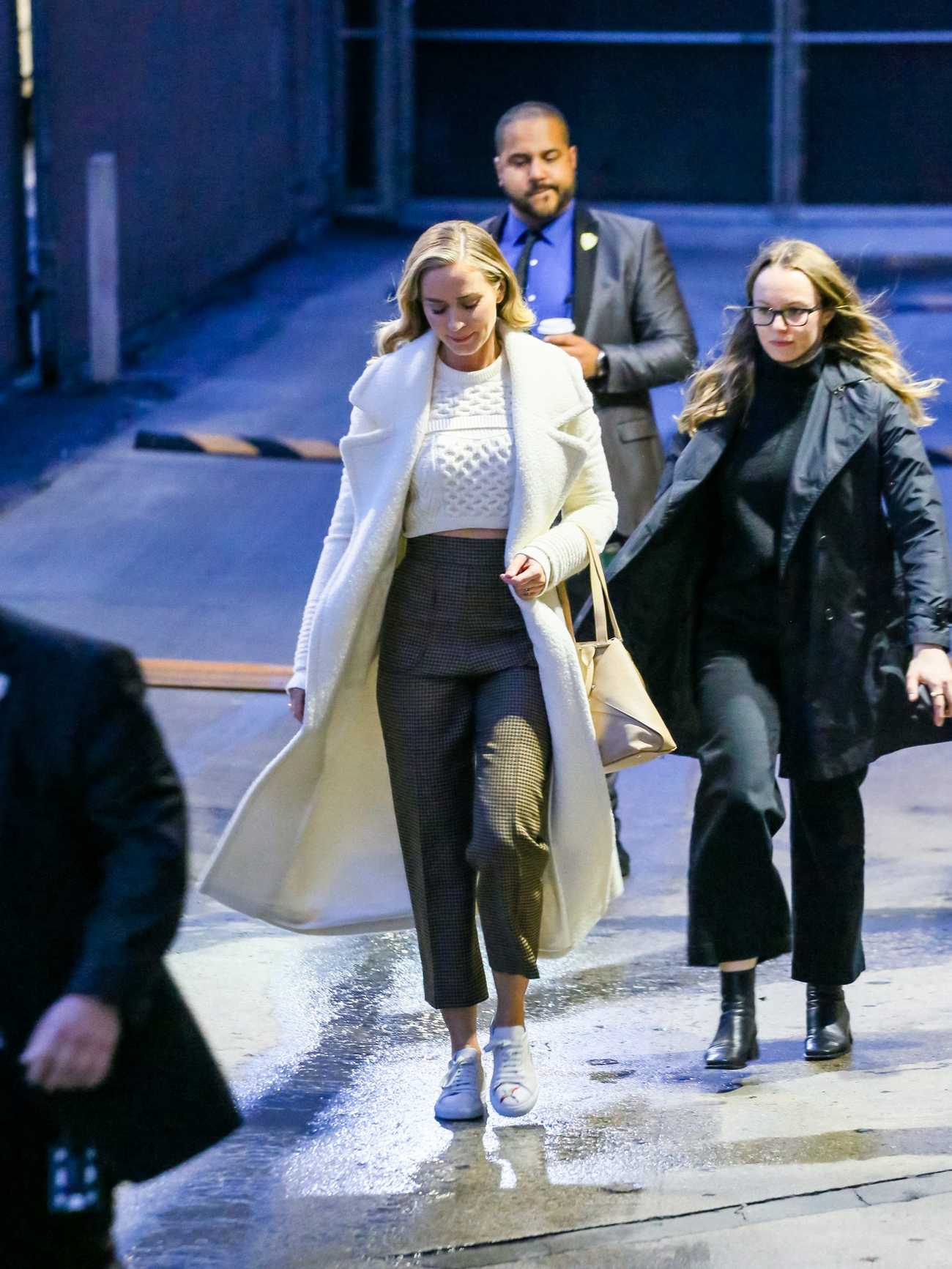 Arriving_at__Jimmy_Kimmel_Live__-_March_10-38.jpg