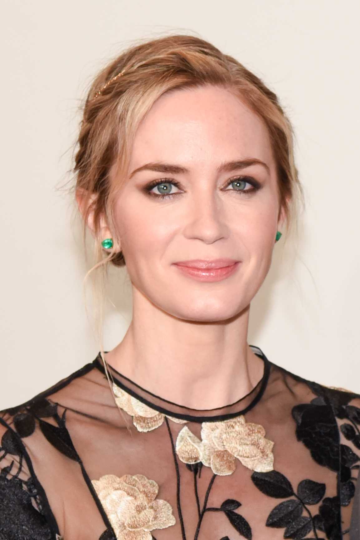 Emily_Blunt_-_2018_TIME_100_Gala_in_New_York_City2C_NY_-_April_242C_2018-02.jpg