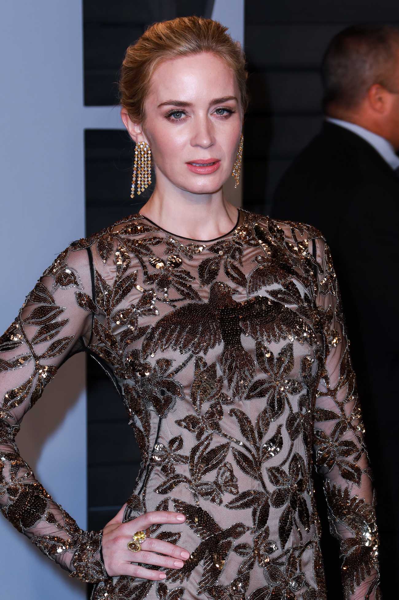 Emily_Blunt_-_2018_Vanity_Fair_Oscar_Party_in_Beverly_Hills2C_CA_-_March_42C_2018-04.jpg