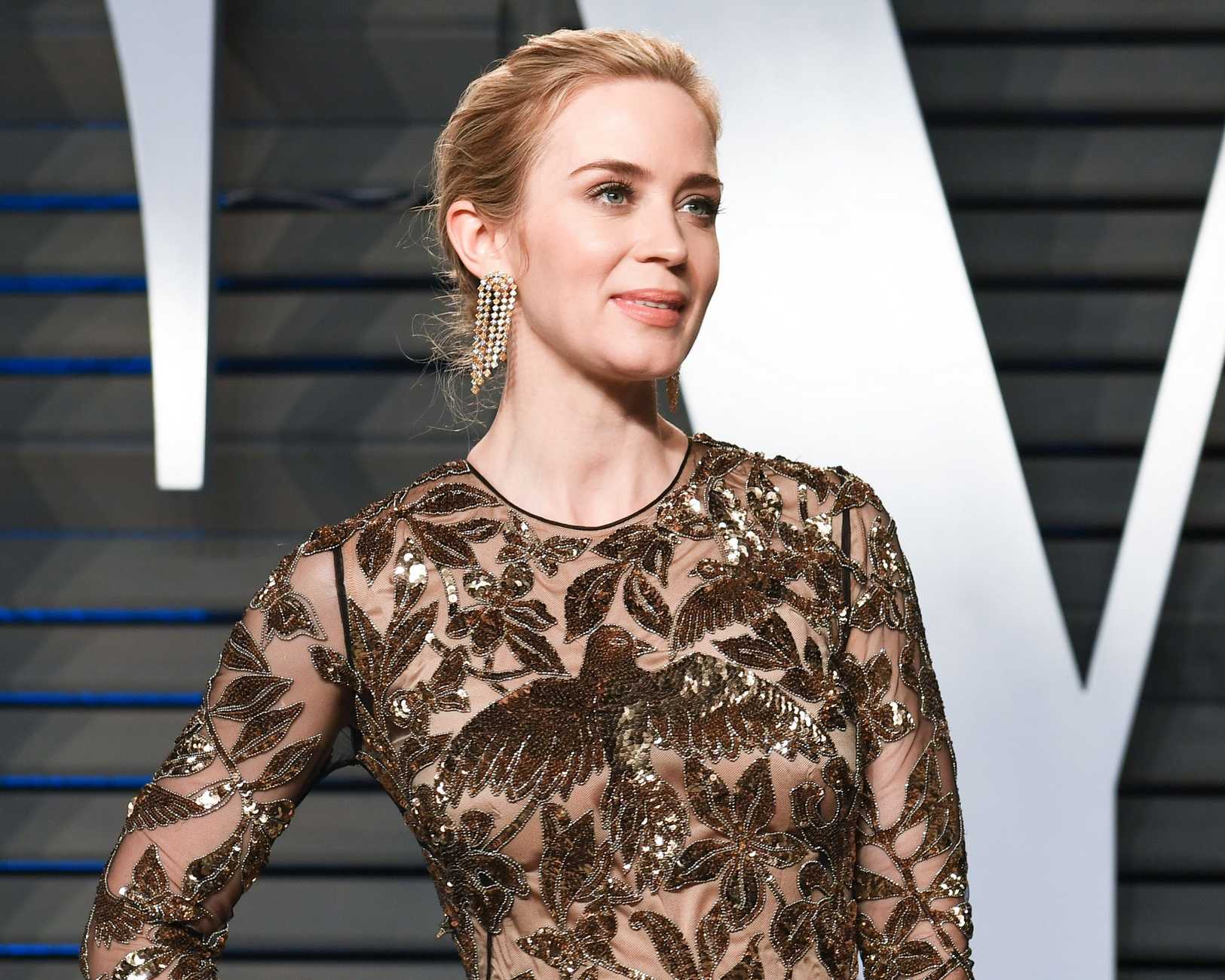 Emily_Blunt_-_2018_Vanity_Fair_Oscar_Party_in_Beverly_Hills2C_CA_-_March_42C_2018-06.jpg