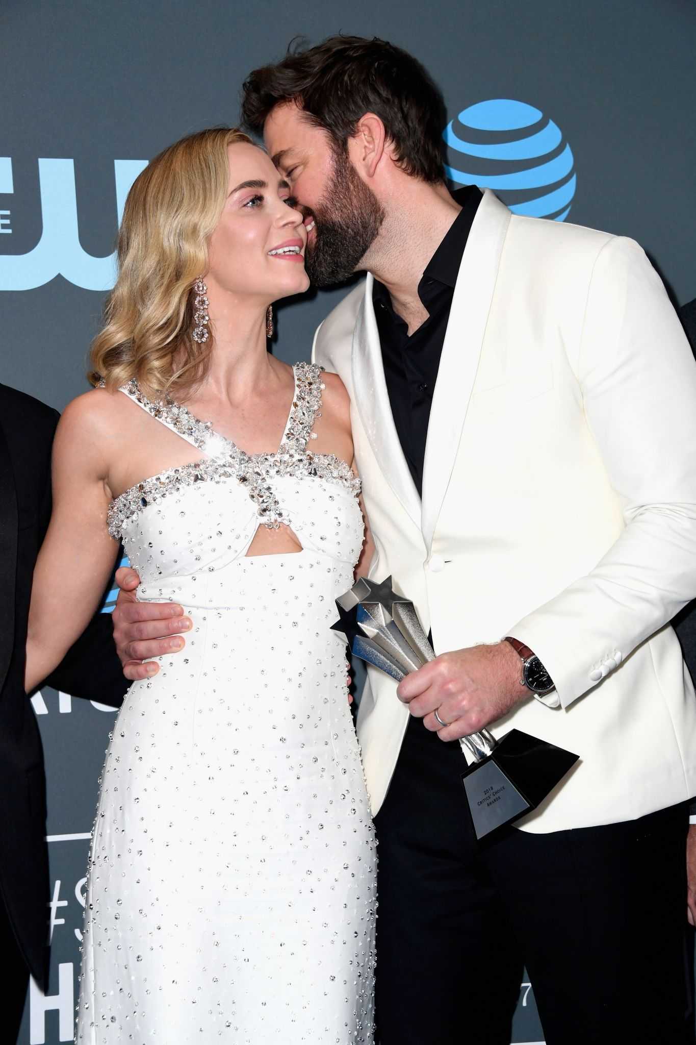 Emily_Blunt_-_24th_annual_Critics__Choice_Awards_5BPressroom5D_on_January_132C_2019-01.jpg