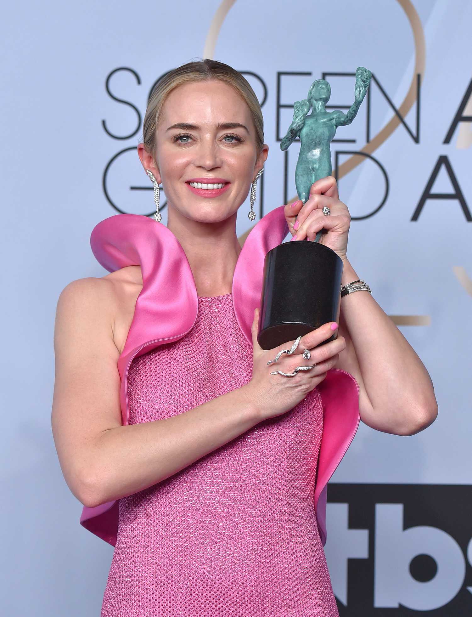 Emily_Blunt_-_25th_Annual_Screen_Actors_Guild_Awards_Pressroom_in_Los_Angeles_01272019-02.JPG