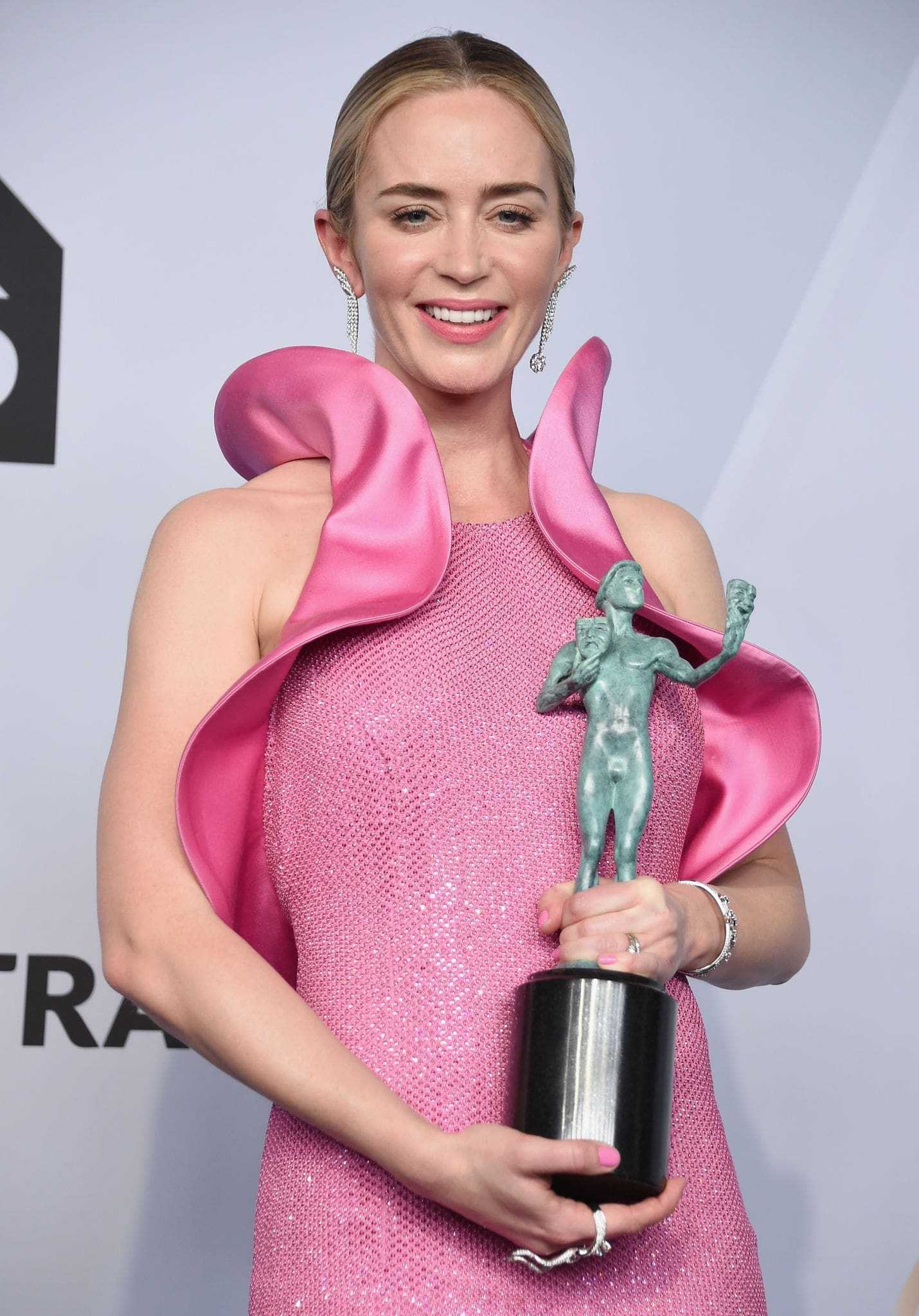 Emily_Blunt_-_25th_Annual_Screen_Actors_Guild_Awards_Pressroom_in_Los_Angeles_01272019-21.jpg