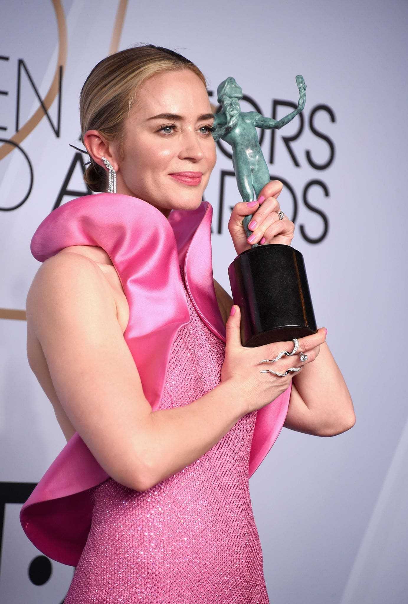 Emily_Blunt_-_25th_Annual_Screen_Actors_Guild_Awards_Pressroom_in_Los_Angeles_01272019-22.jpg