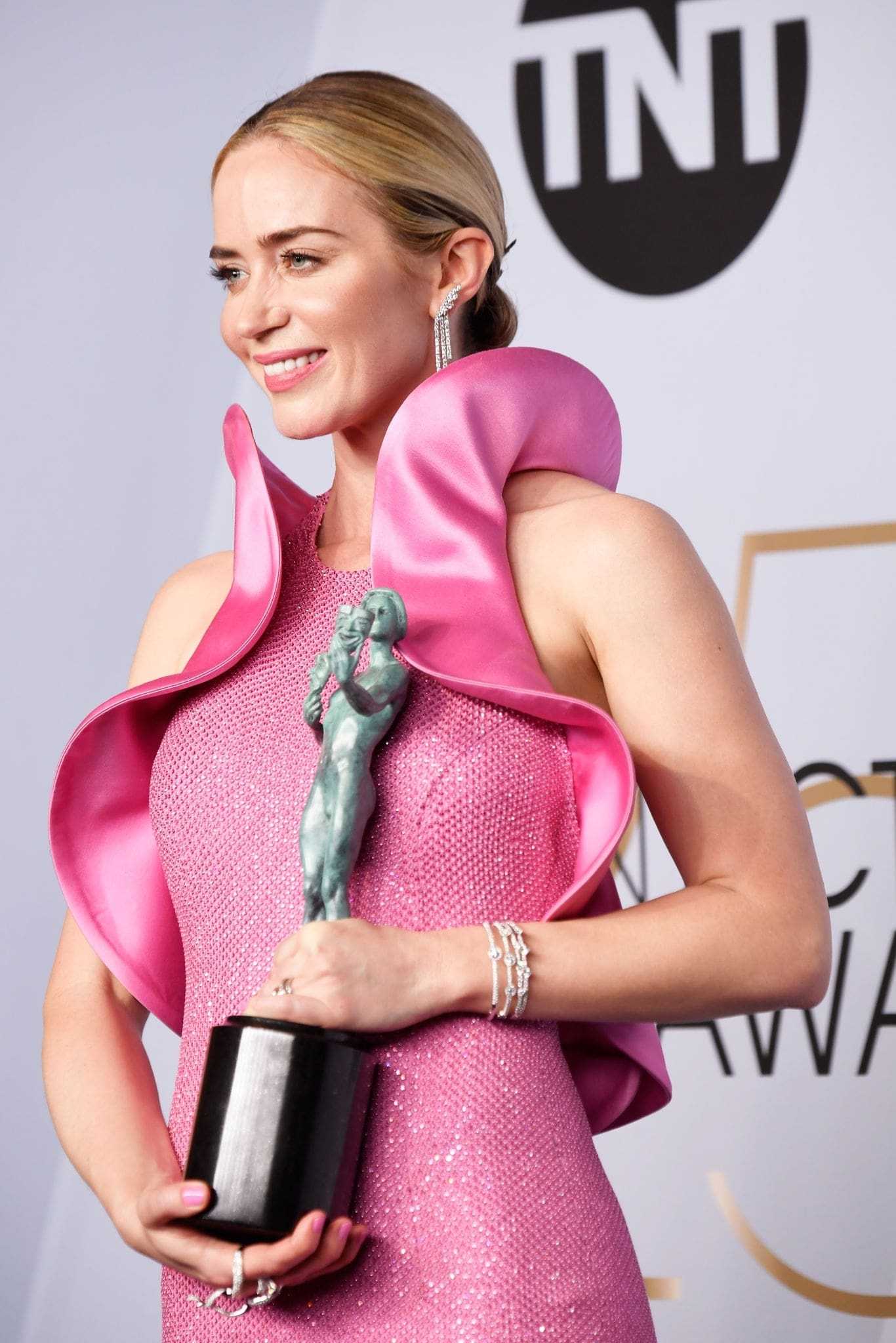 Emily_Blunt_-_25th_Annual_Screen_Actors_Guild_Awards_Pressroom_in_Los_Angeles_01272019-27.jpg