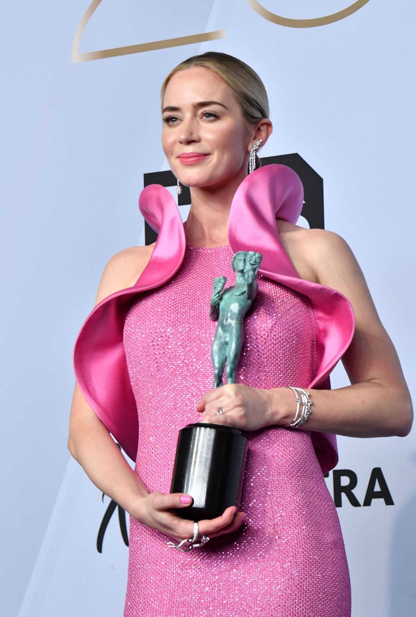 Emily_Blunt_-_25th_Annual_Screen_Actors_Guild_Awards_Pressroom_in_Los_Angeles_01272019-33.jpg