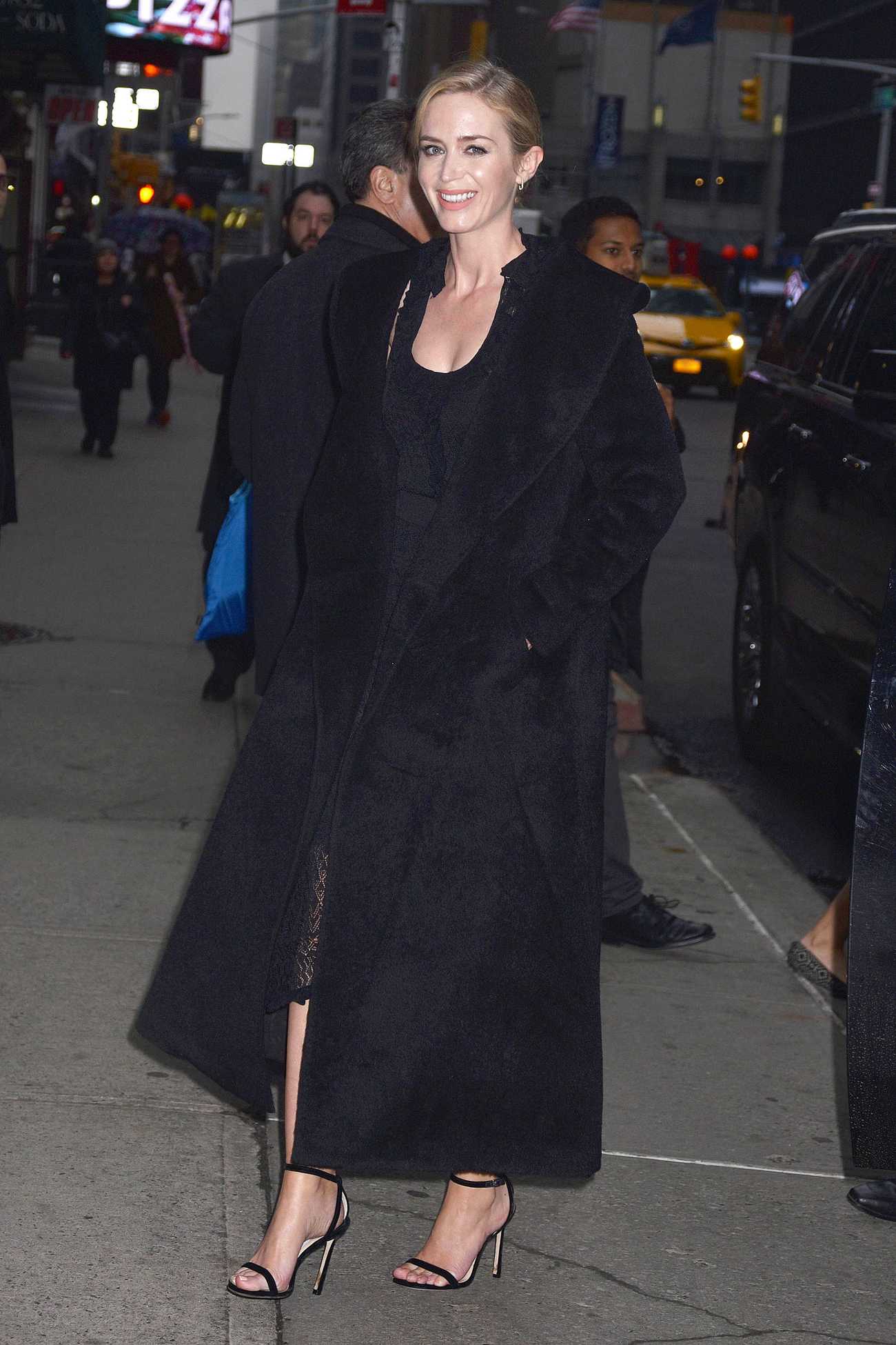 Emily_Blunt_-_Arriving_at_The_Late_Show_with_Stephen_Colbert_in_New_York_on_March_29-03.jpg