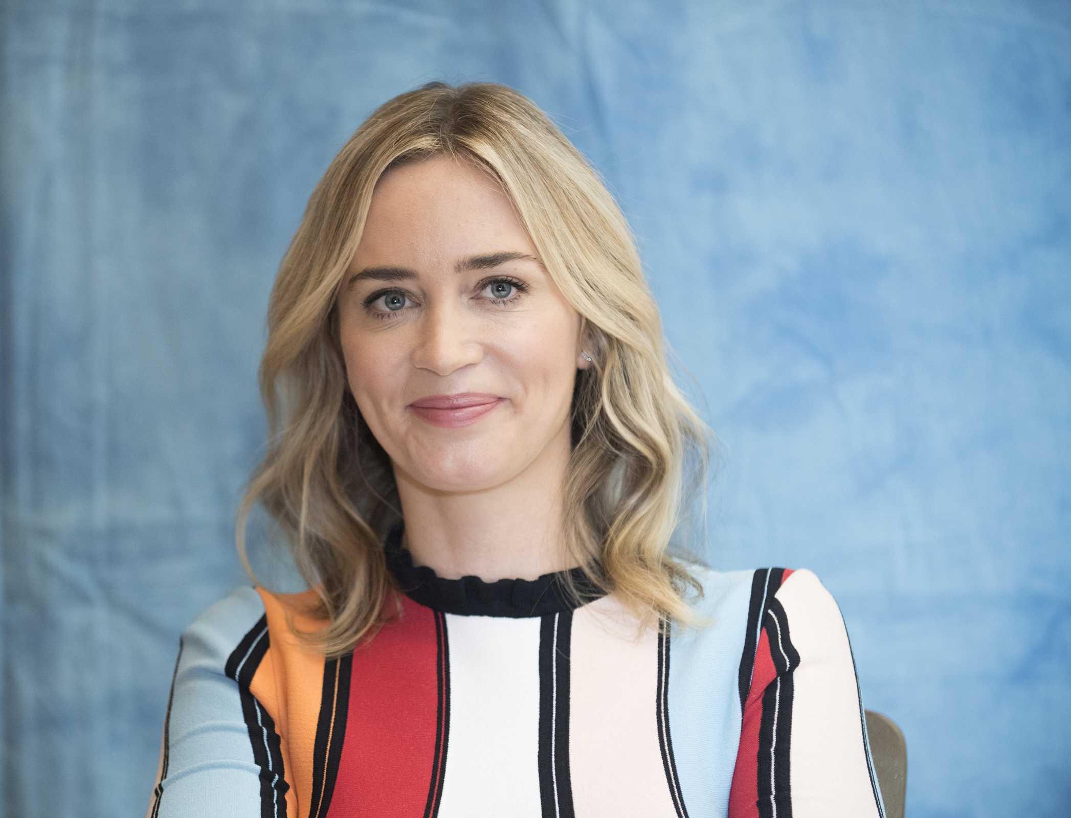 Emily_Blunt_-_Disney_s_Mary_Poppins_Return_press_conference_11282018-06.jpg