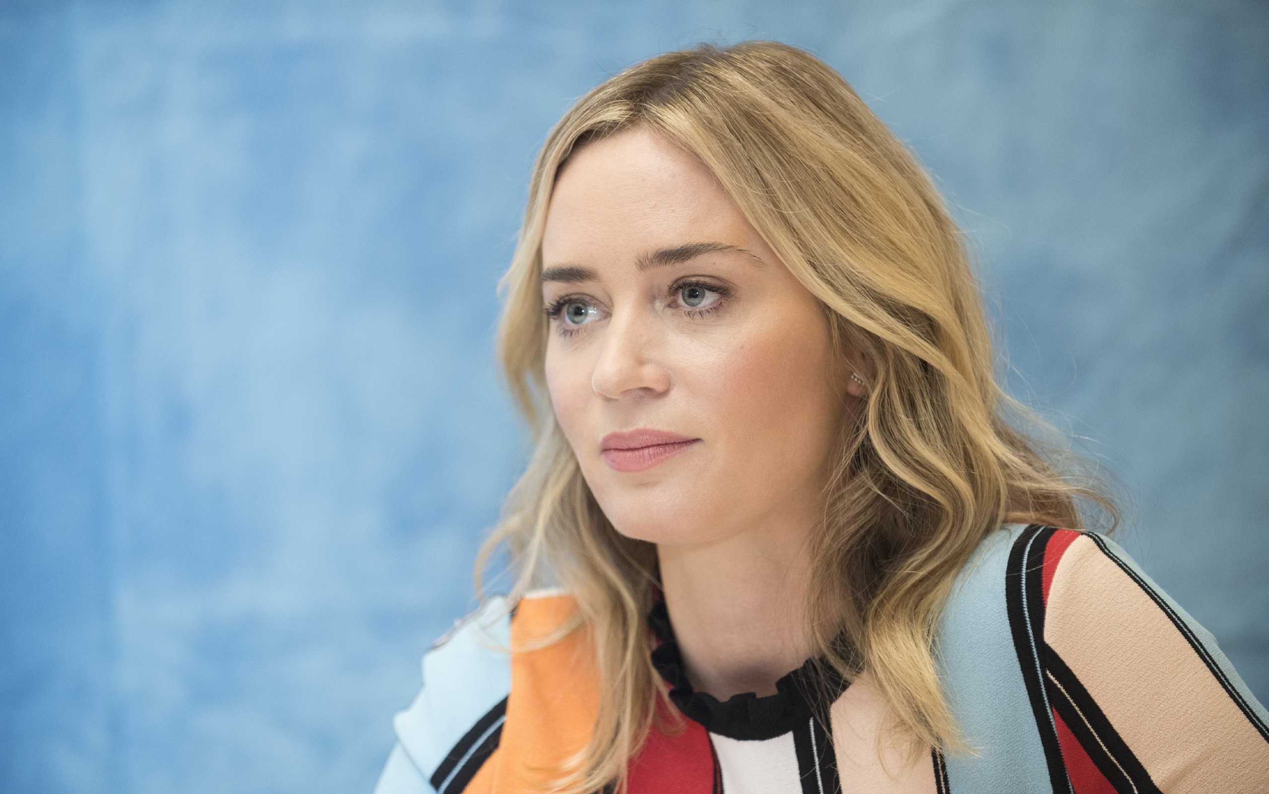 Emily_Blunt_-_Disney_s_Mary_Poppins_Return_press_conference_11282018-08.jpg