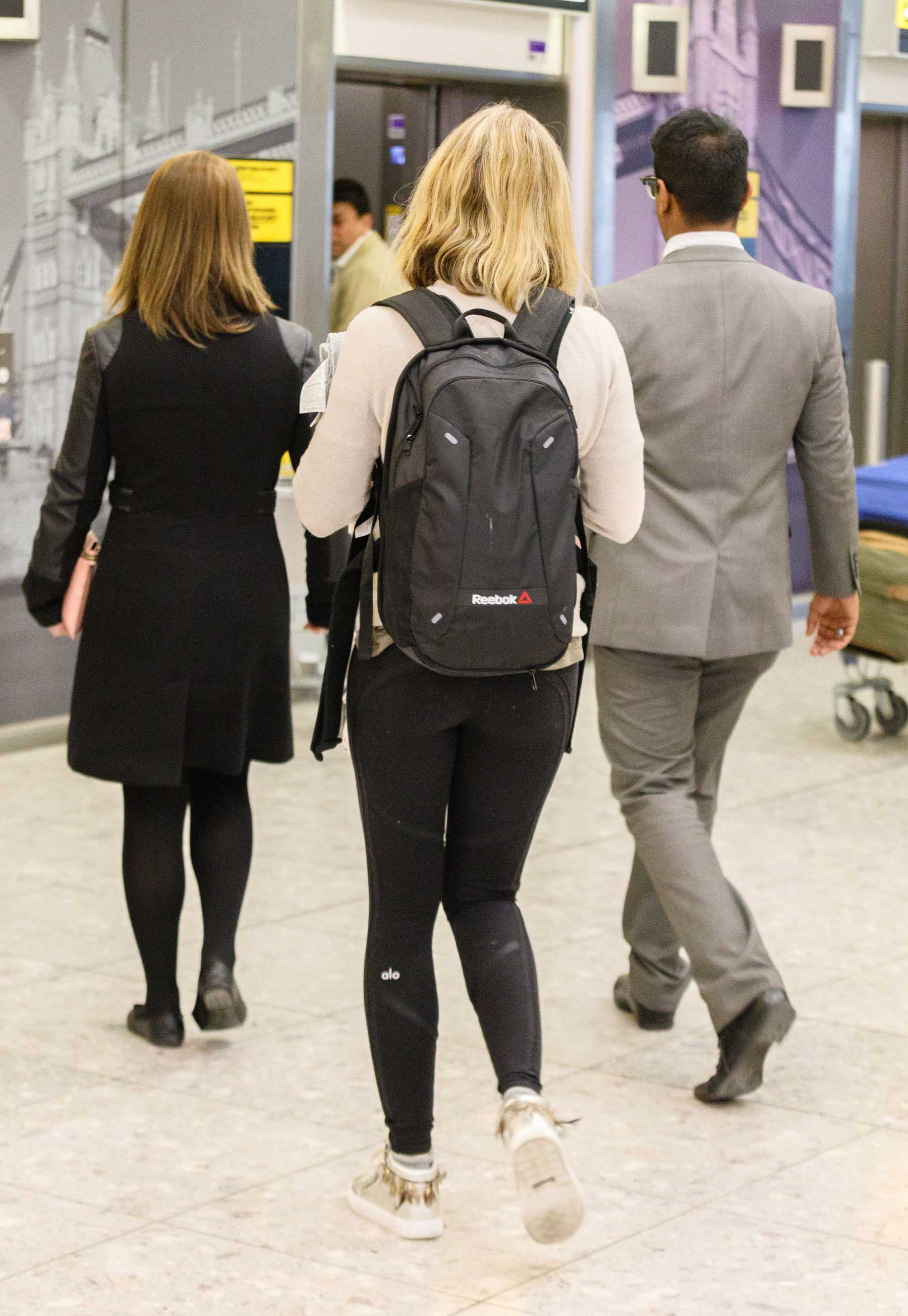 Emily_Blunt_-_Heathrow_Airport_Terminal_3_on_April_17-13.jpg