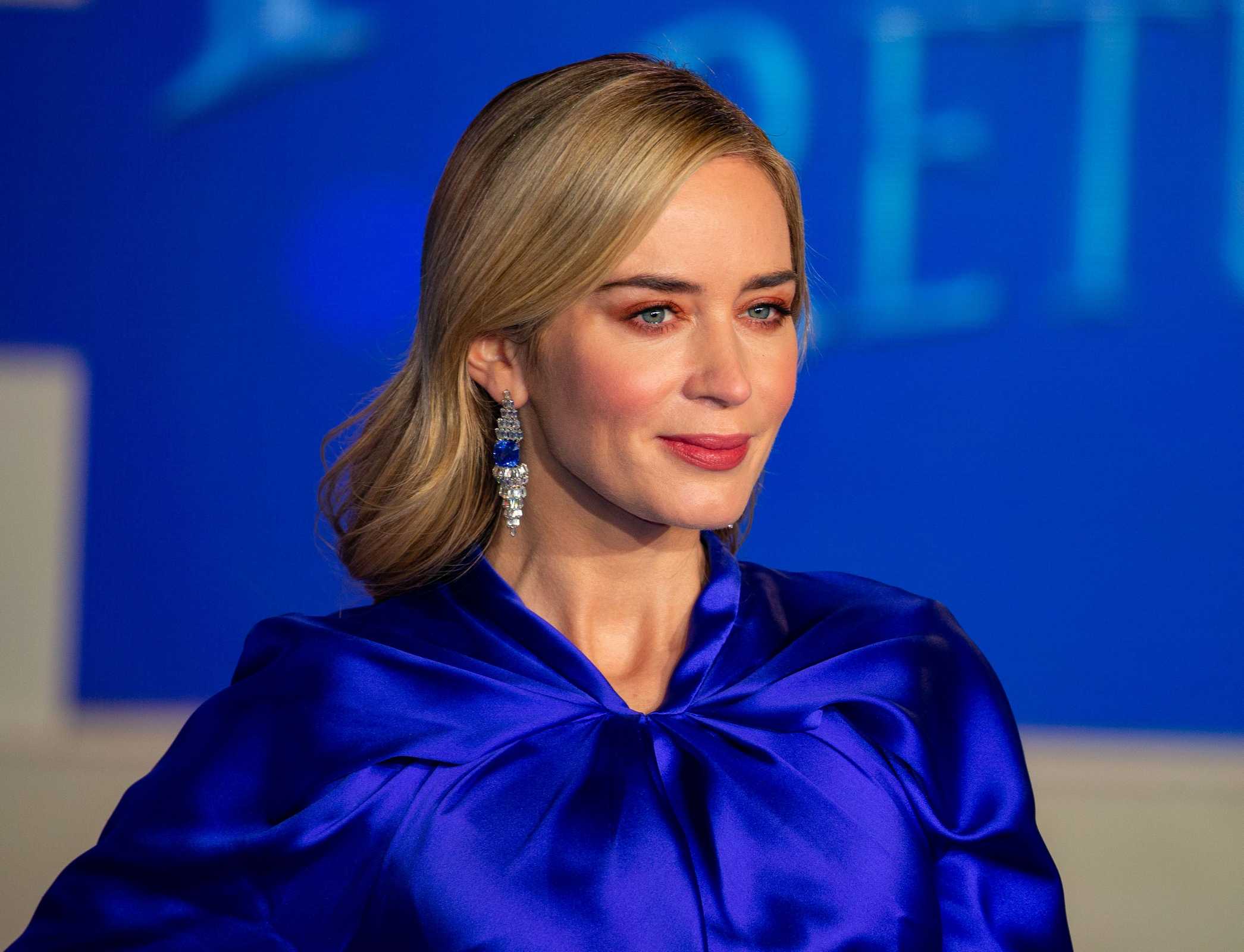 Emily_Blunt_-_Mary_Poppins_Returns_European_Premiere_12122018-09.jpg