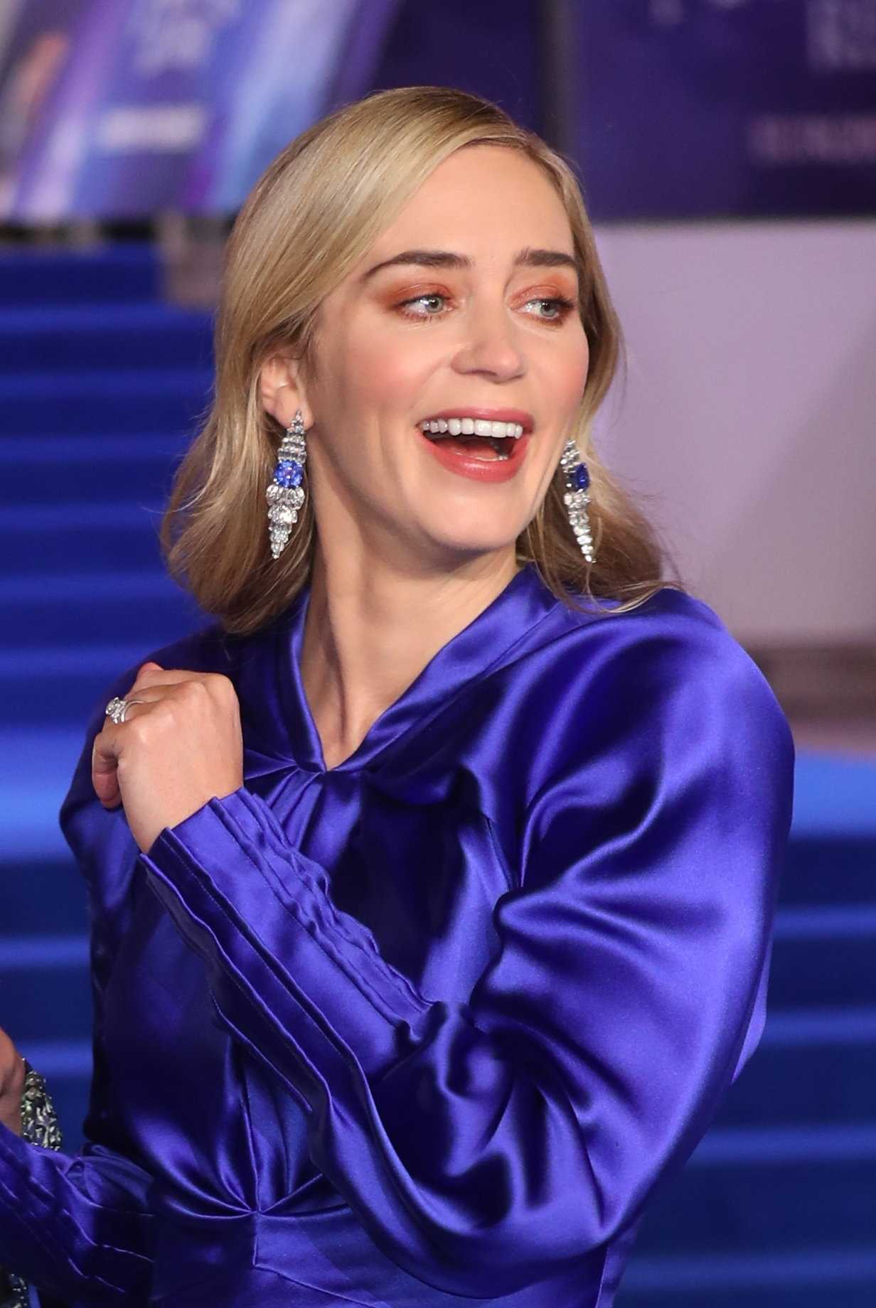 Emily_Blunt_-_Mary_Poppins_Returns_European_Premiere_12122018-12.jpg