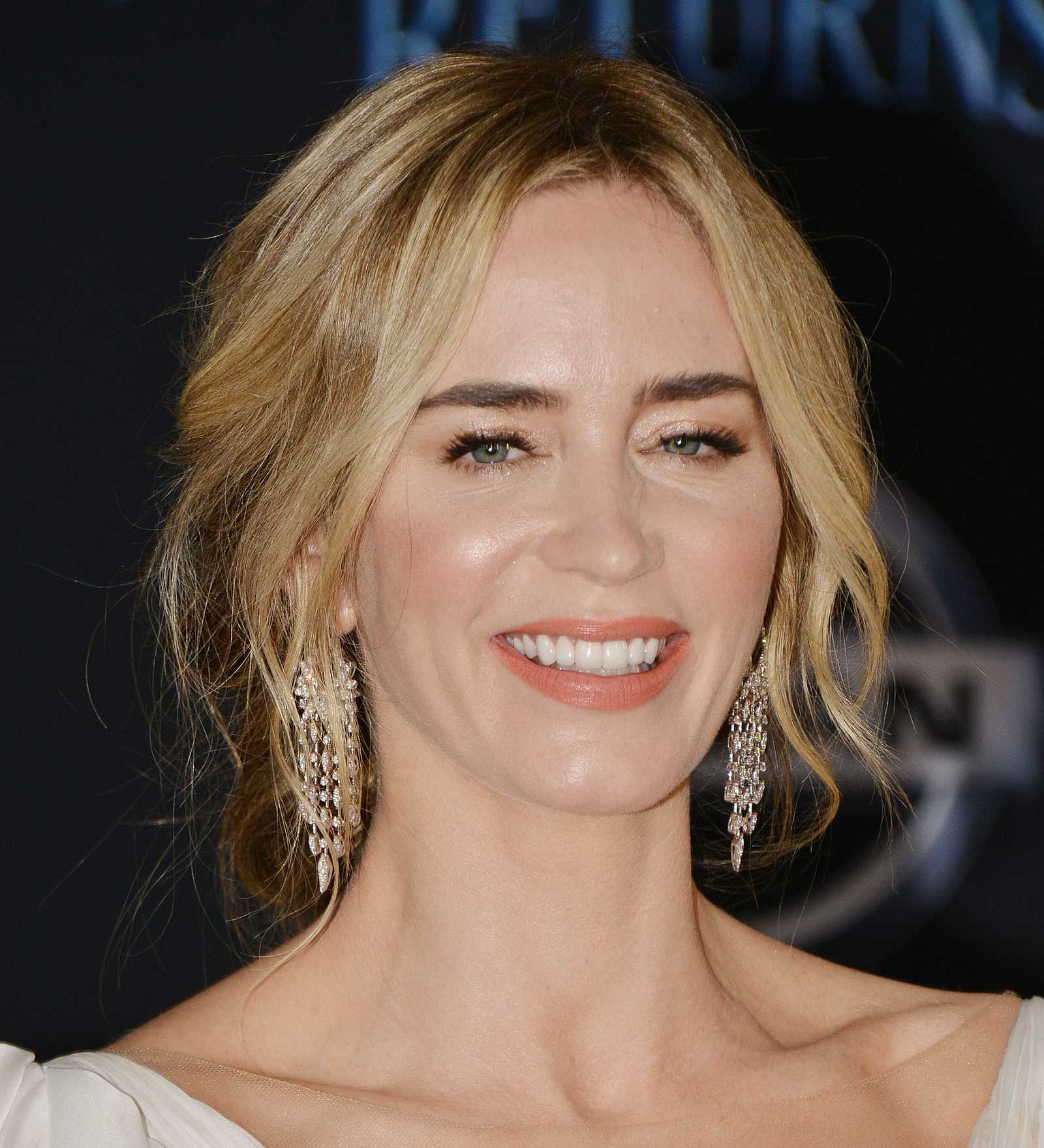 Emily_Blunt_-_World_Premiere_of_Disney_s_Mary_Poppins_Returns__in_Hollywood_11292018-02.jpg