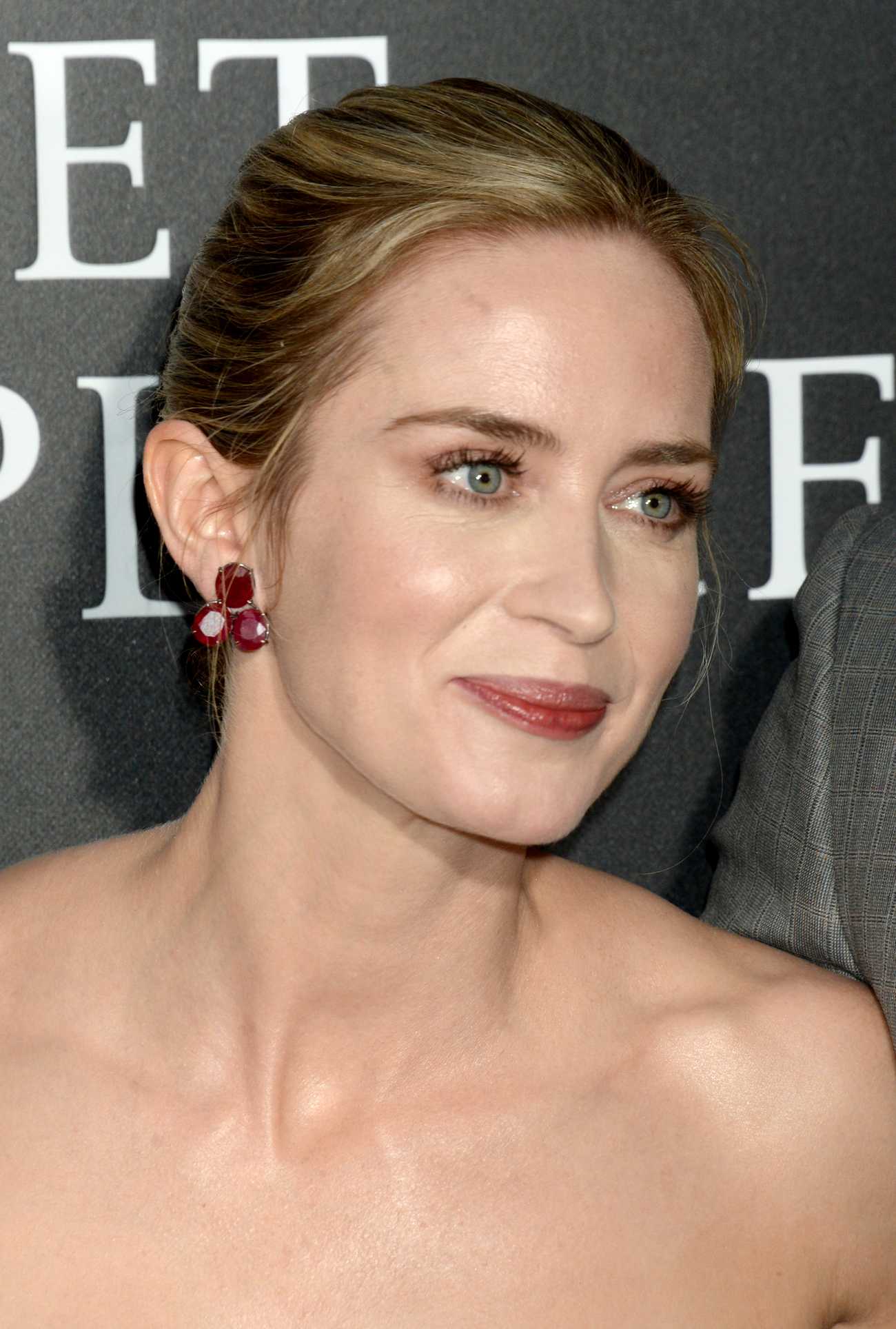Emily_Blunt___John_Krasinski_-_A_Quiet_Place_Premiere_in_New_York_City_on_April_2_2018-05.jpg