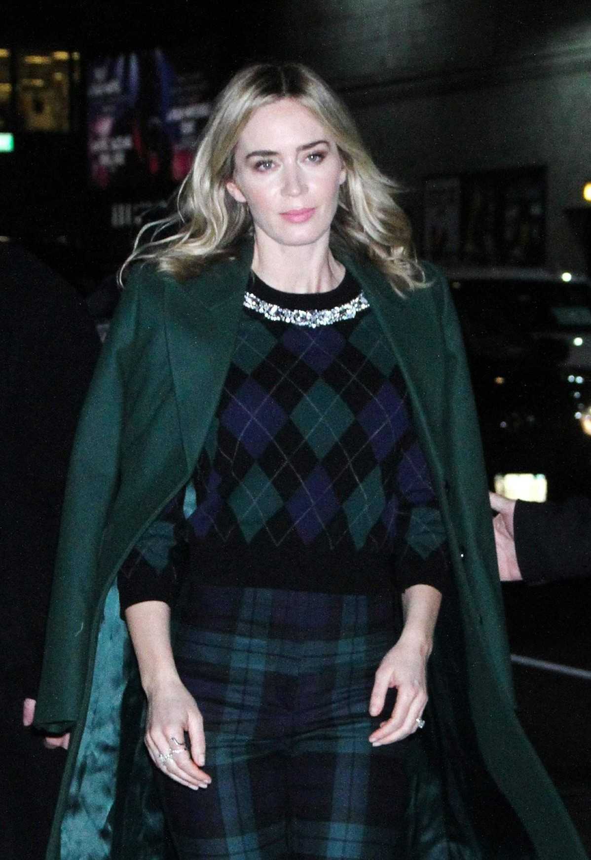 Emily_Blunt_out_in_Manhattan2C_NYC__12172018-03.jpg