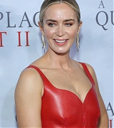 Emily_Blunt_-_At_the_Premiere_of_A_Quiet_Place_part_II_in_New_York_March_82C_2020-26.jpg