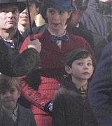 Emily_Blunt_-_Filming__Mary_Poppins_Returns__in_Central_London_on_March_3-06.jpg