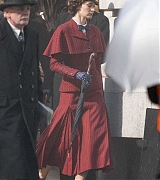 Emily_Blunt_-_Filming__Mary_Poppins_Returns__in_Central_London_on_March_3-14.jpg