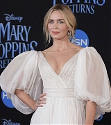 Emily_Blunt_-_World_Premiere_of_Disney_s_Mary_Poppins_Returns__in_Hollywood_11292018-05.jpg
